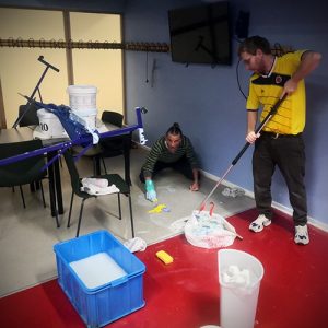 Michael & Jonas, næsten færdige med gulvet